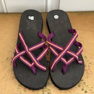 Girl’s Purple Strappy Flip Flop Sandals - 4/4.5Y
